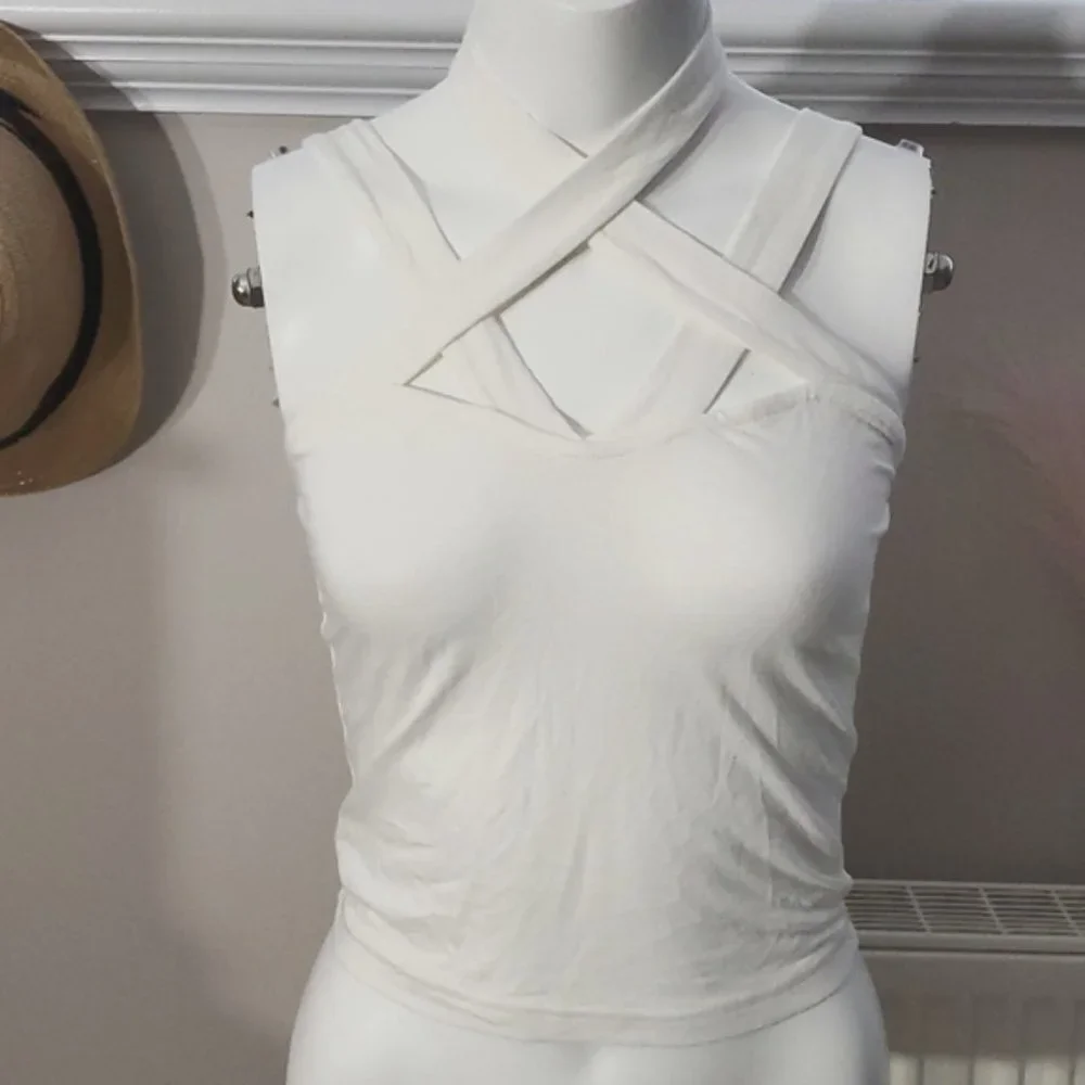 Super Soft criss cross ring neck sleeveless crop top- Small - Picture 2 of 7